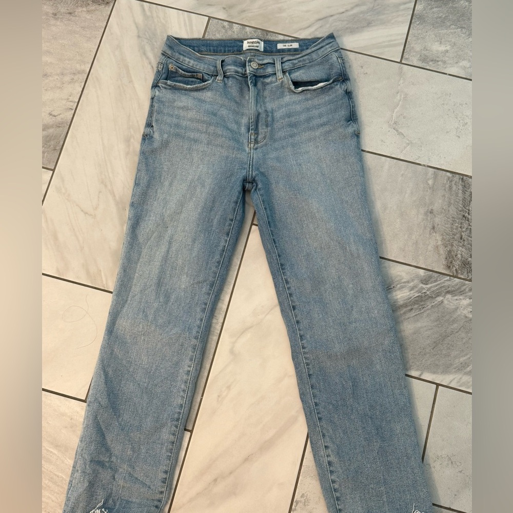Kensie brand cute light wash jeans.